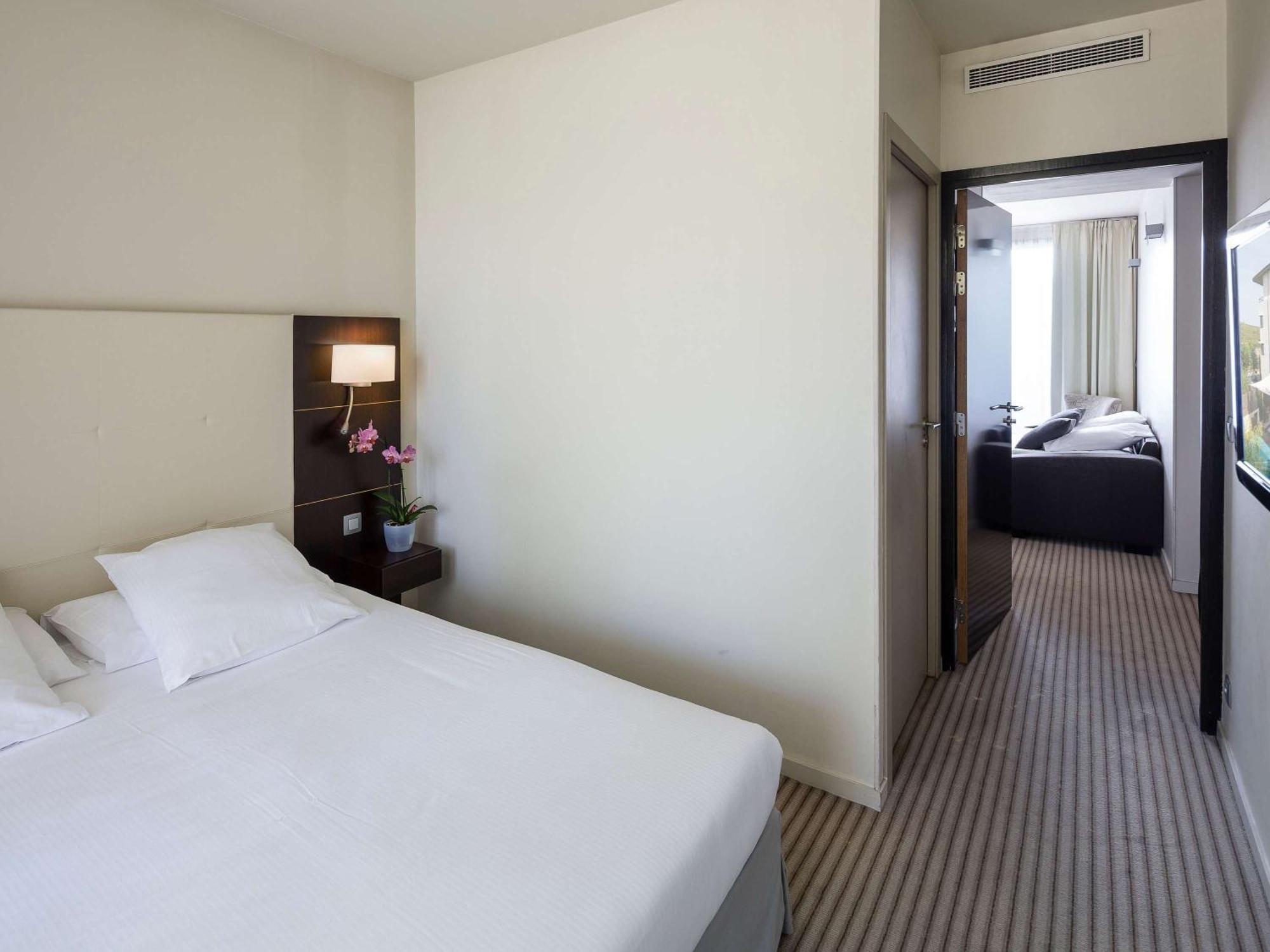 Mercure Aix-En-Provence La Duranne Gare Tgv Εξωτερικό φωτογραφία